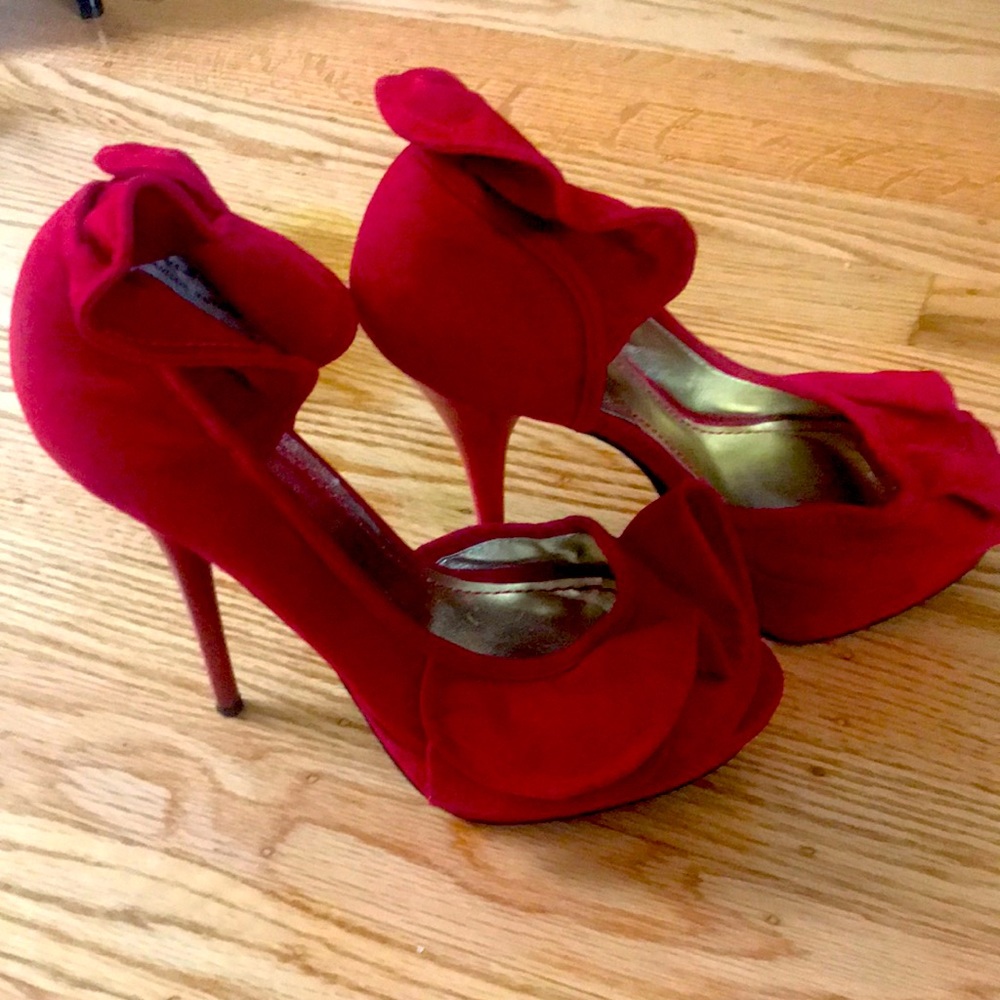 Red high heels, absolutely gorgeous and sexy!